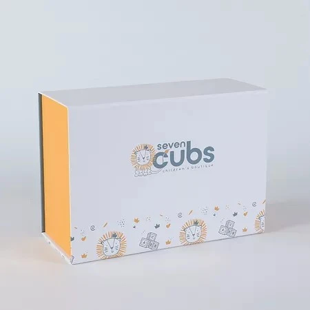 white cardboard gift boxes (2)